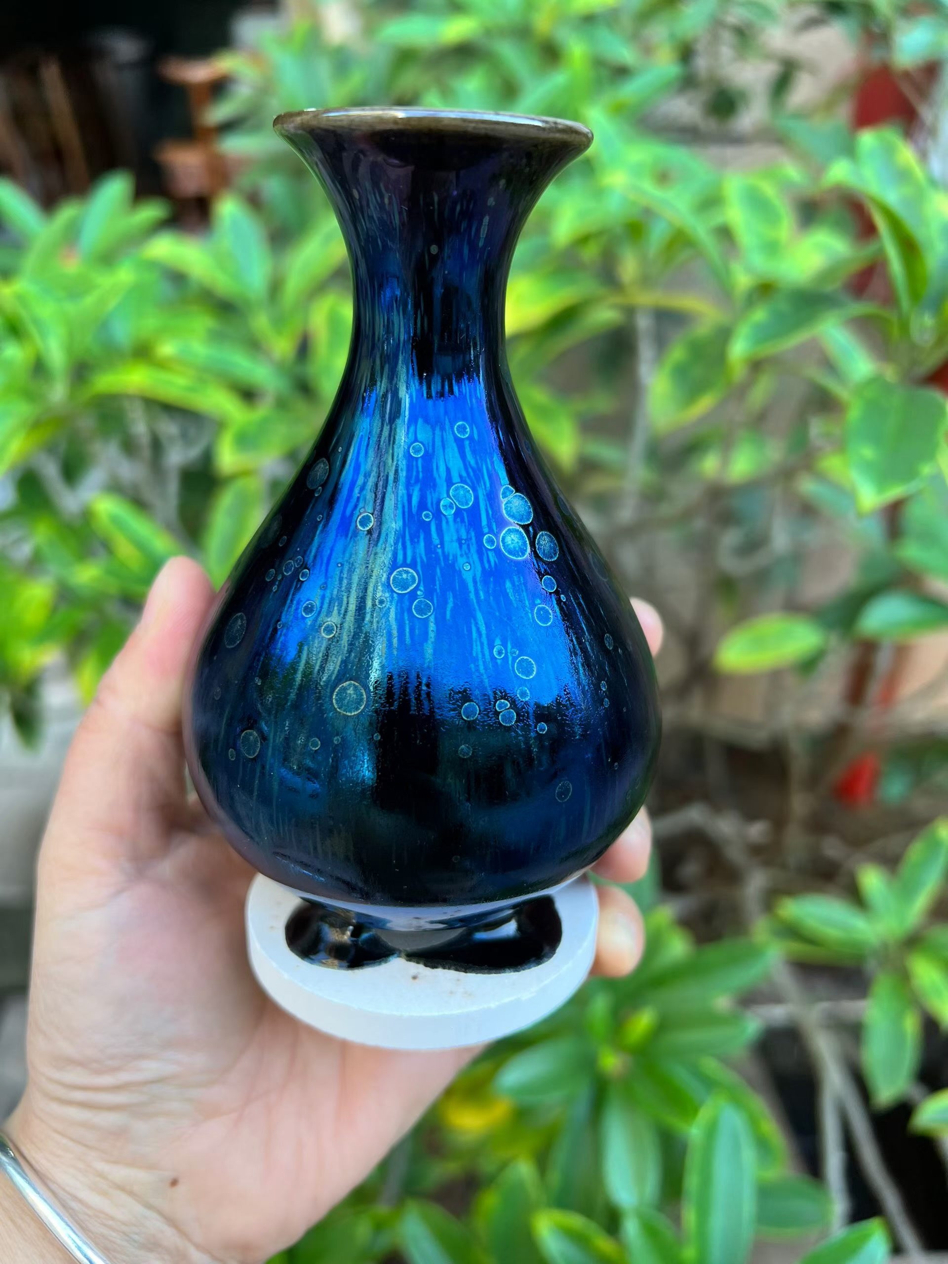 (M Zhou) Vases with white board