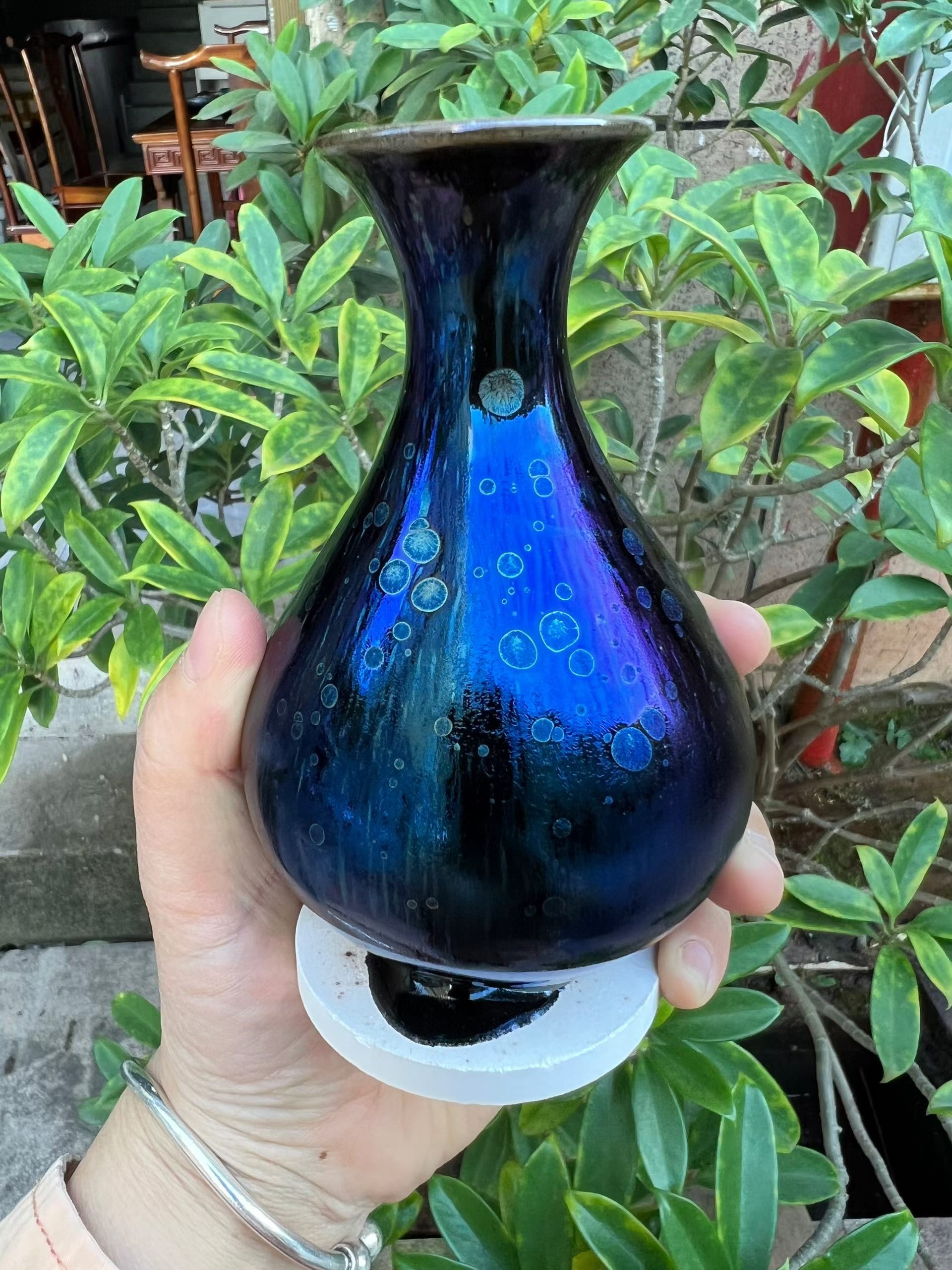 (M Zhou) Vases with white board