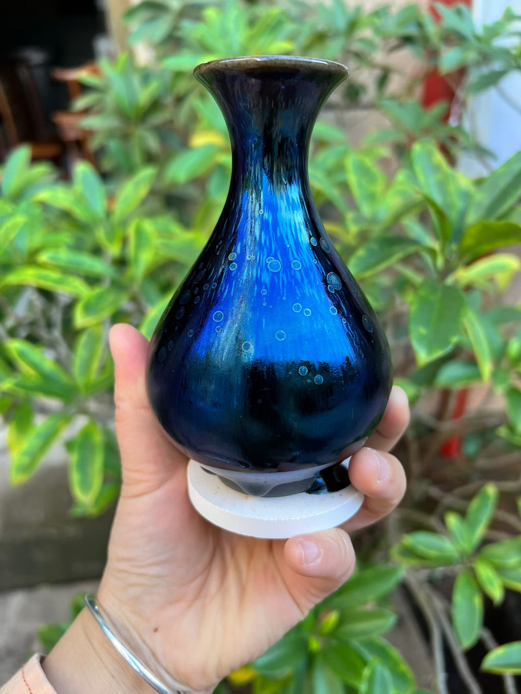 (M Zhou) Vases with white board