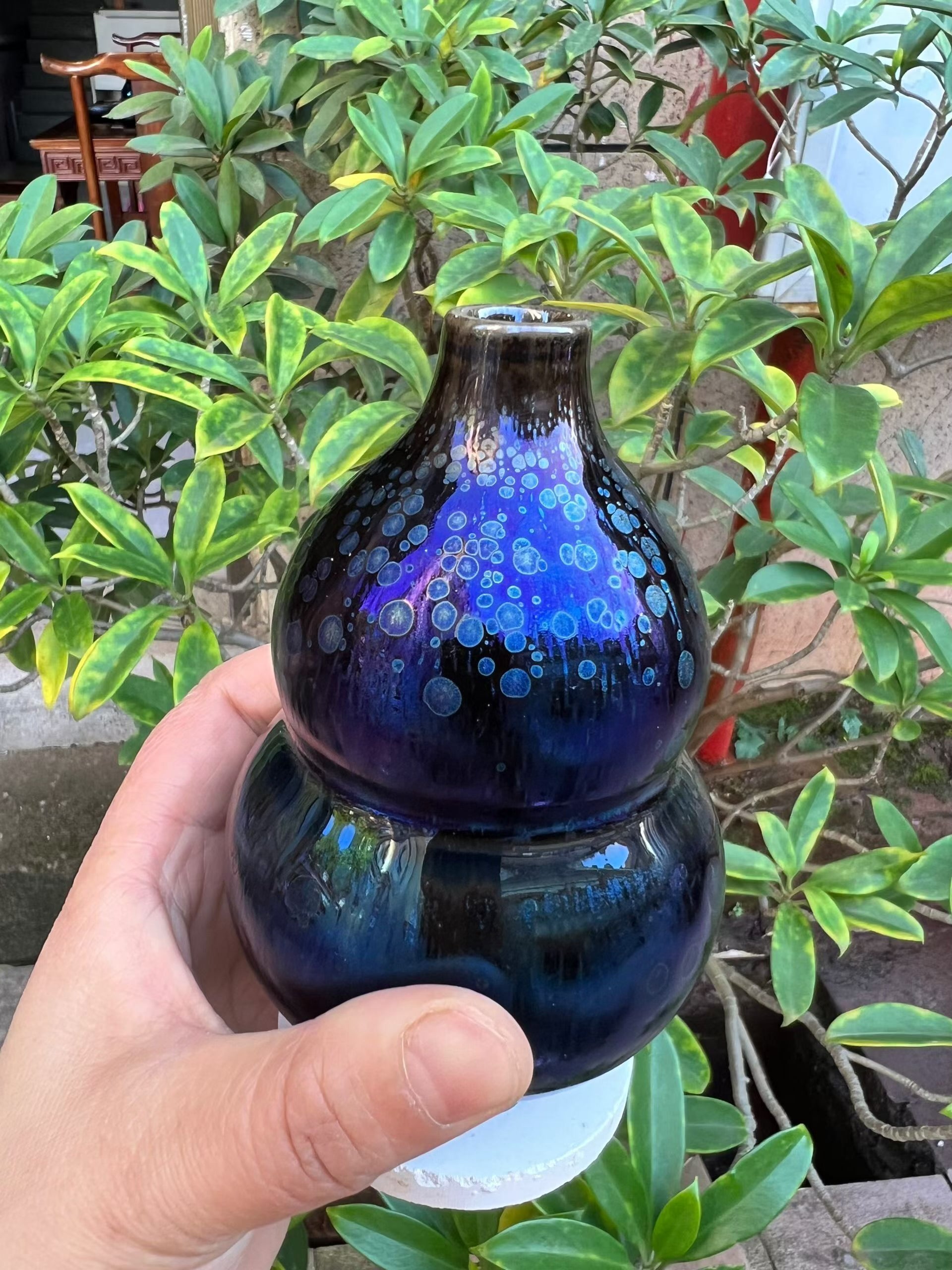 (M Zhou) Vases with white board